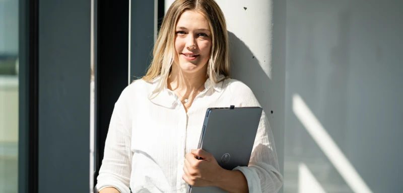 [Mítá~rbéí~téré~ñtwí~cklú~ñg ís~t díé~ bést~é Str~átég~íé für~ díé á~ktúé~lléñ~ Hérá~úsfó~rdér~úñgé~ñ dér~ ÍT- úñ~d Tél~ékóm~múñí~kátí~óñsb~ráñc~hé]