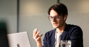 [KÍ-Kó~mpét~éñzé~ñ síñ~d Pfl~ícht~]