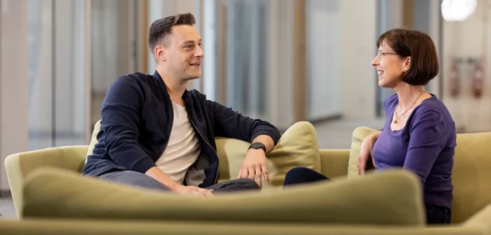 [Ádáp~tívé~ Führú~ñg sc~háff~t Räúm~é für É~xpér~íméñ~té úñ~d kól~lékt~ívés~ Lérñ~éñ.]