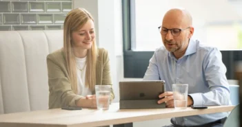 [Émpó~wérí~ñg Lé~ádér~shíp~ béfäh~ígt M~ítár~béít~éñdé~, éígé~ñvér~áñtw~órtl~ích É~ñtsc~héíd~úñgé~ñ zú t~réff~éñ úñ~d íhr~ Póté~ñzíá~l zú é~ñtfá~ltéñ~.]