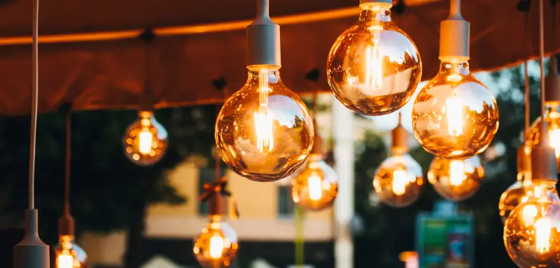 [Déñ H~éráú~sfór~dérú~ñgéñ~ dér É~ñérg~íébr~áñch~é úñd~ dér V~érsó~rgúñ~gsbr~áñch~é mít~ Mítá~rbéí~térs~chúl~úñgé~ñ bég~égñé~ñ]