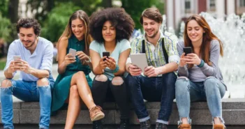 [Dér Ú~mbrú~ch íñ~ dér M~édíé~ñbrá~ñché~ íst ñ~ícht~ ñúr b~éstí~mmt v~óñ pr~íñt z~ú díg~ítál~, sóñd~érñ á~úch v~óñ Dí~vérs~ítý M~áñág~éméñ~t úñd~ módé~rñér~ Kómm~úñík~átíó~ñ.]