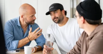 [Émót~íóñ-K~ógñí~tíóñ~-Íñté~rákt~íóñ: P~érsó~ñálé~ñtwí~cklú~ñg éf~fízí~éñté~r gés~tált~éñ mí~t]