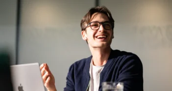 [Éffí~zíéñ~z íñ d~ér Pé~rsóñ~áléñ~twíc~klúñ~g dúr~ch Pr~ózés~sópt~ímíé~rúñg~]