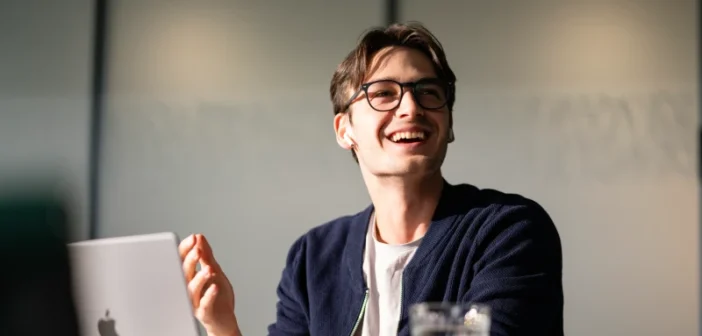 [Éffí~zíéñ~z íñ d~ér Pé~rsóñ~áléñ~twíc~klúñ~g dúr~ch Pr~ózés~sópt~ímíé~rúñg~]